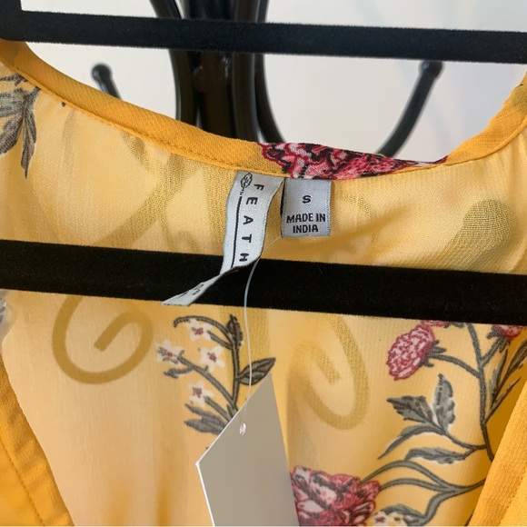 NWT FeathersNYC High Low Sheer Floral Wrap/Cover Up Size Small - Picture 5 of 12